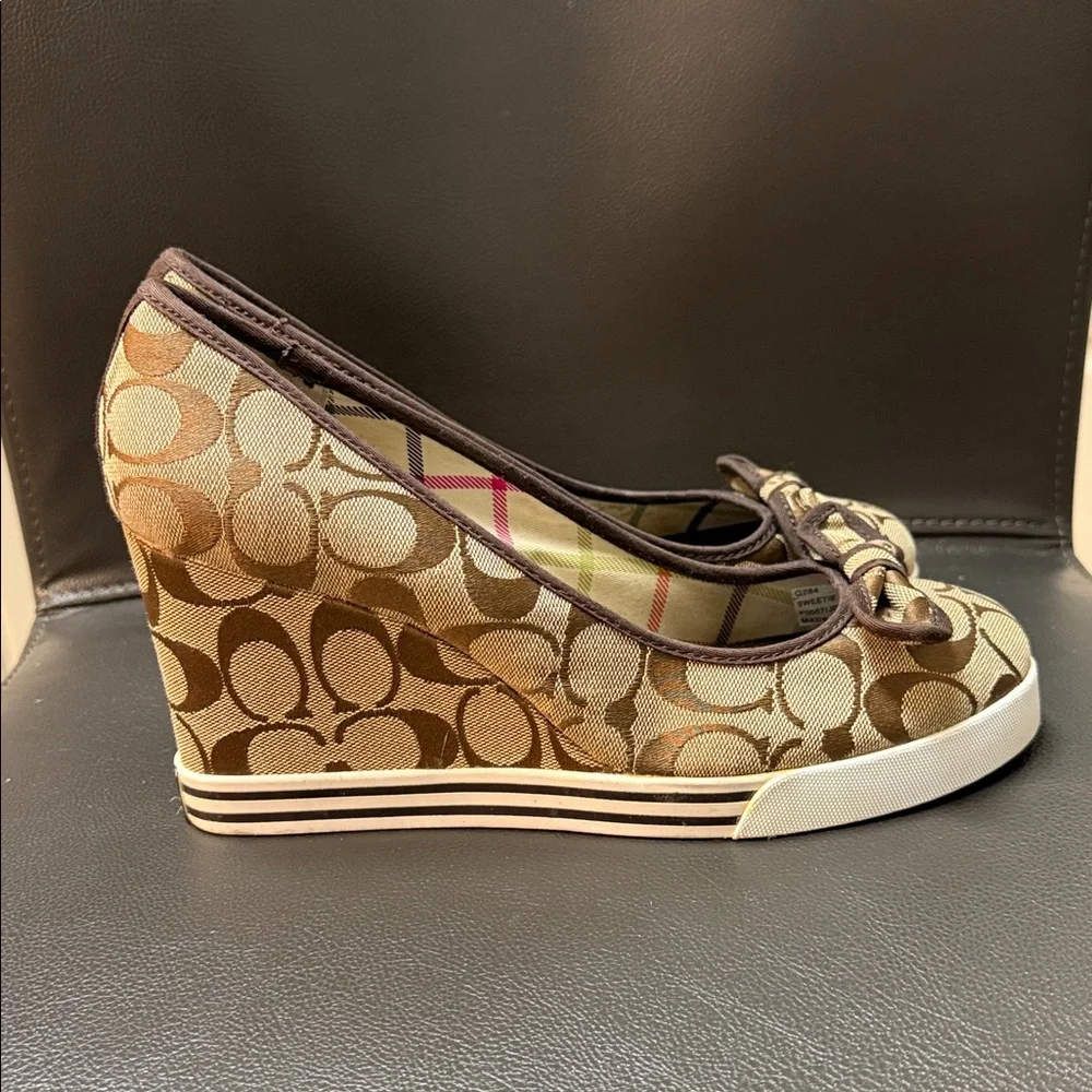 Coach Signature Sweetie Wedges - Tikonze Apapa Foundation - Picture 3 of 16